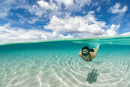 洪都拉斯清澈的海水